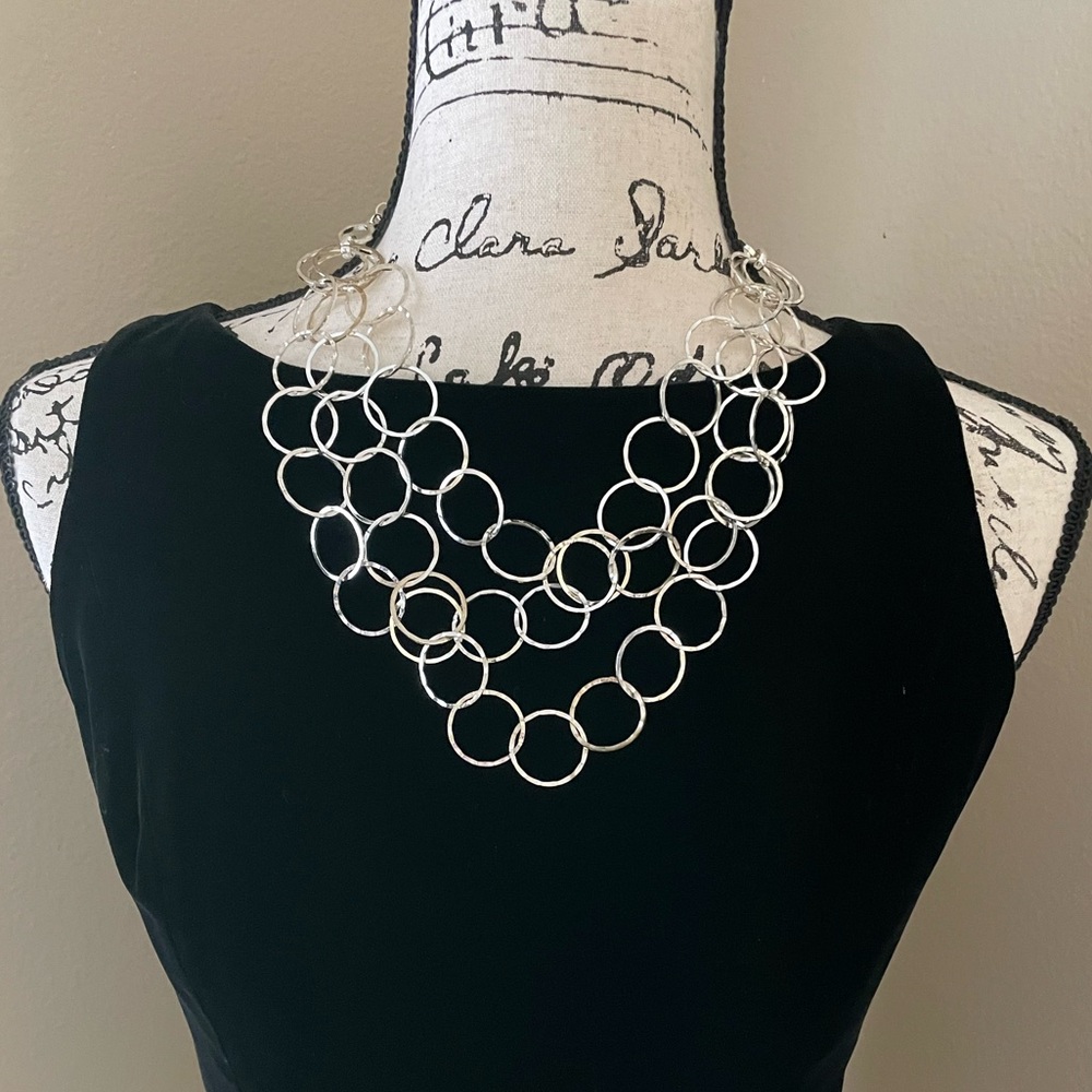 White House Black Market Silver Hammered Circle Bib Necklace and Earring Set - Picture 3 of 6
